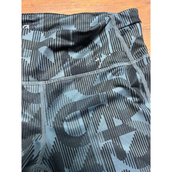 GapFit Womens Leggings Zip Pocket Logo All Over Print Black Gray Size Small - Picture 6 of 8